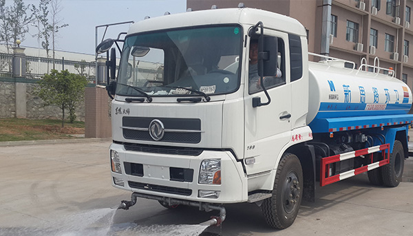 湖北程力東風天錦灑水車火熱搶購中