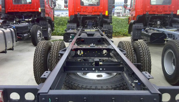 愛(ài)車(chē)會(huì)為您的出行得到保障,湖北程力教您如何愛(ài)護(hù)底盤(pán)